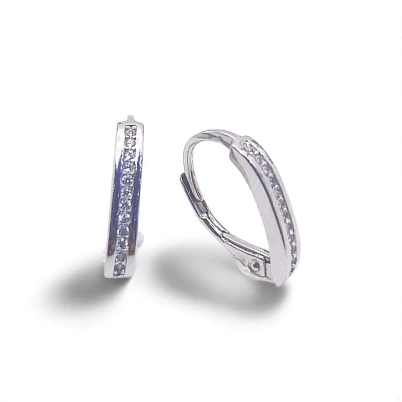 Pendientes elegantes de plata con una hilera de piedras blancas y cierre a presión 1