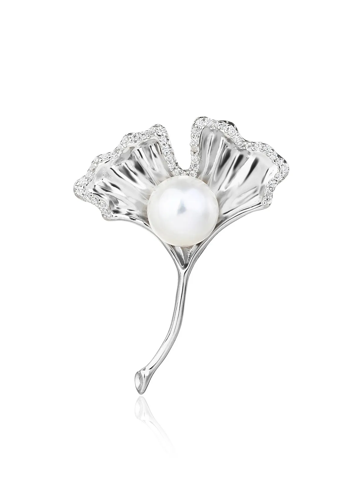 Broche ginkgo biloba con perla cultivada de agua dulce y piedras blancas, plata de ley 925 con baño de rodio (3,4 × 2,5 cm) 1