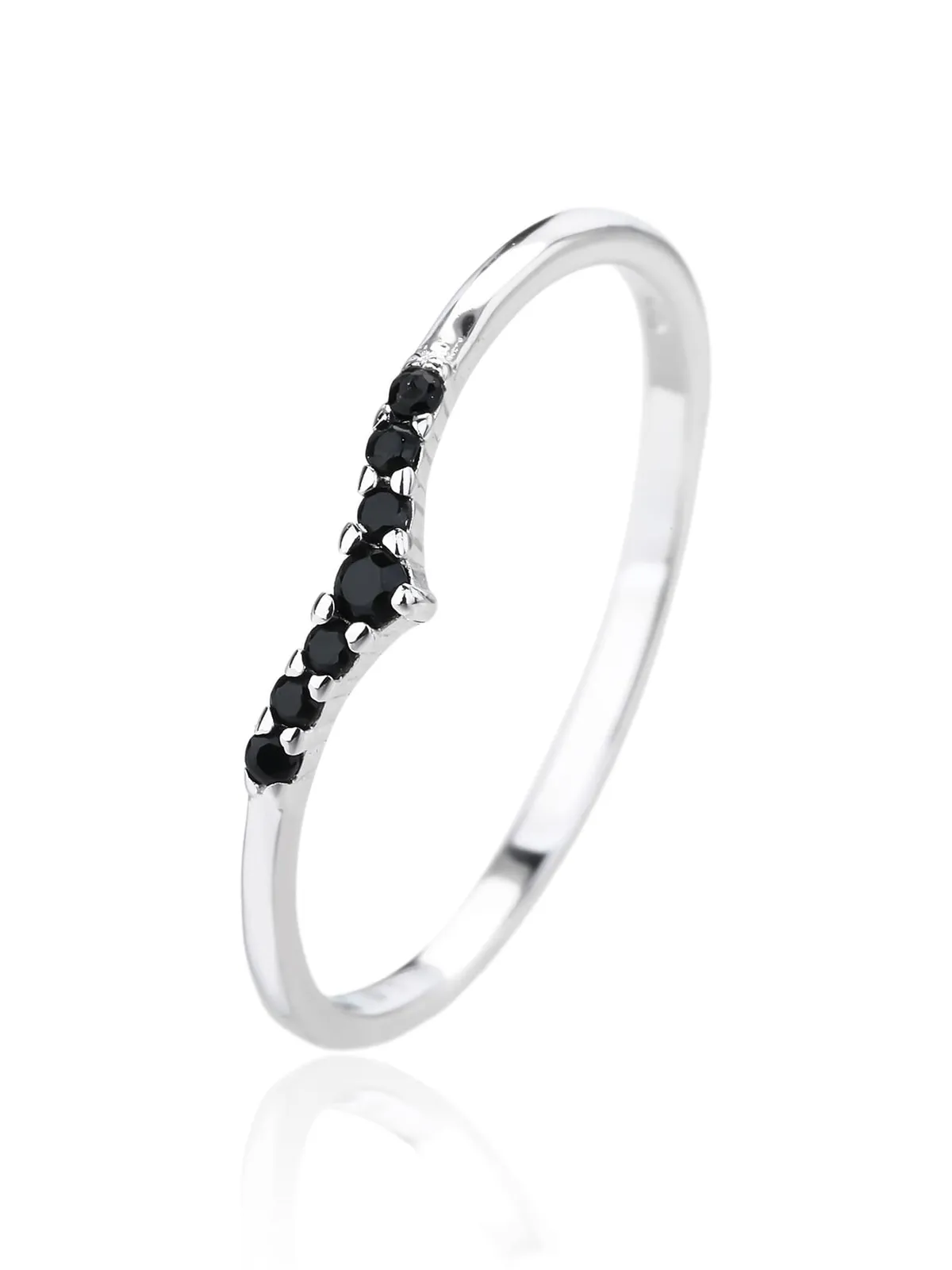 Anillo de plata con circonitas negras y adorno en forma de V 1