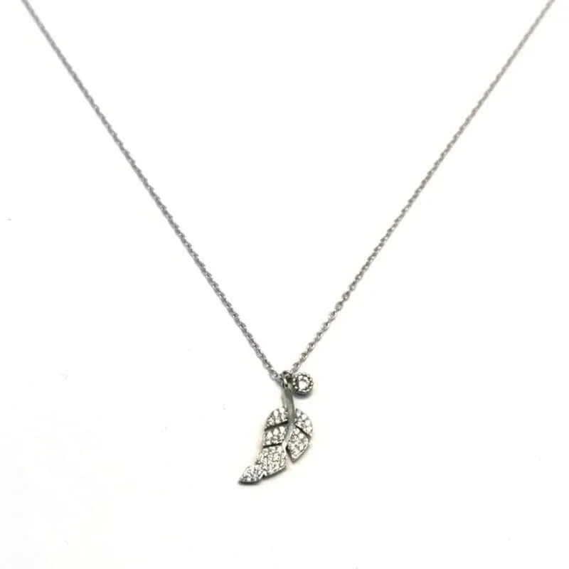 Silberne Kette mit weißem Steinblatt-Anhänger 1